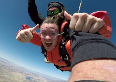 Caroline Lauer skydiving