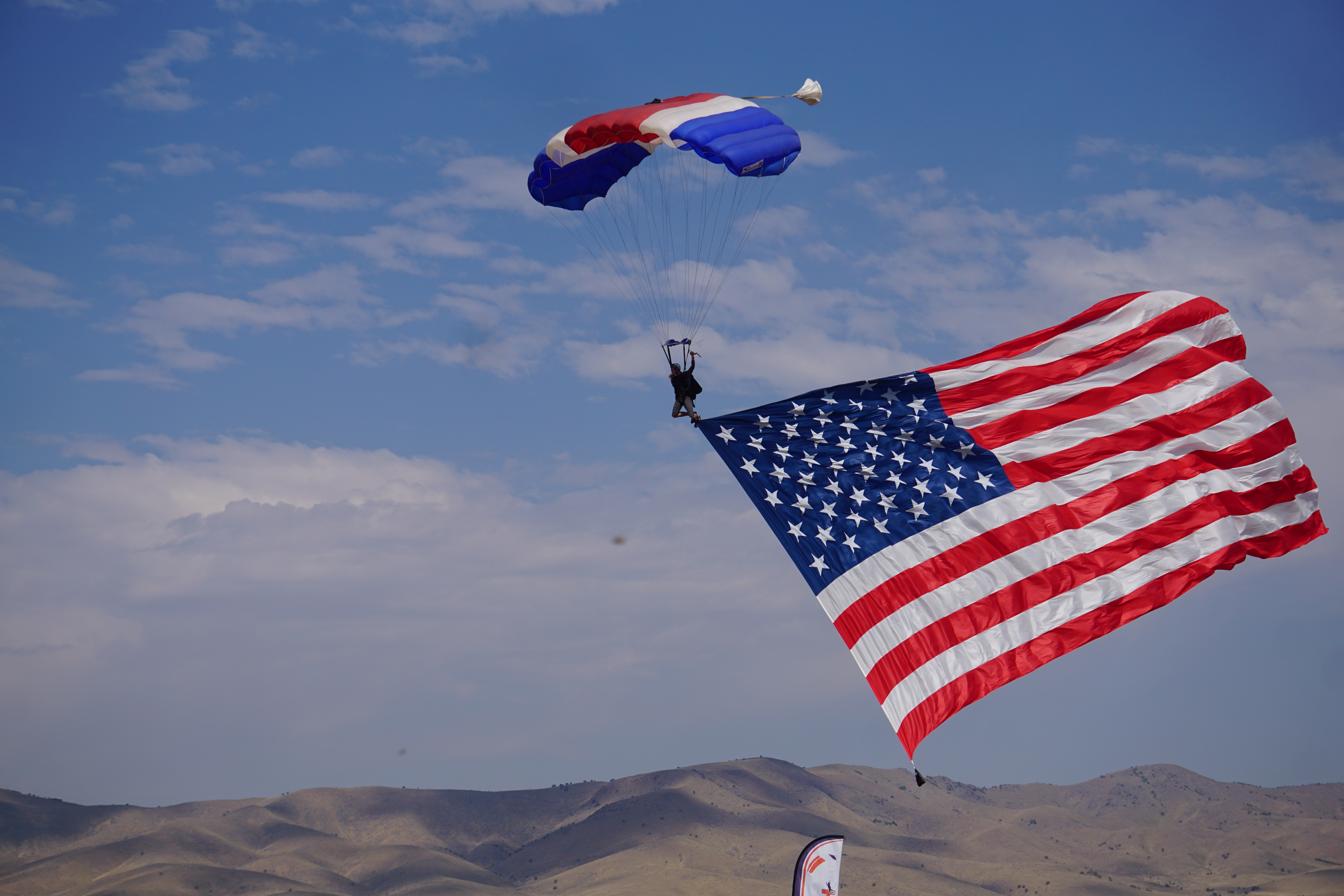 Leon skydiving american flag